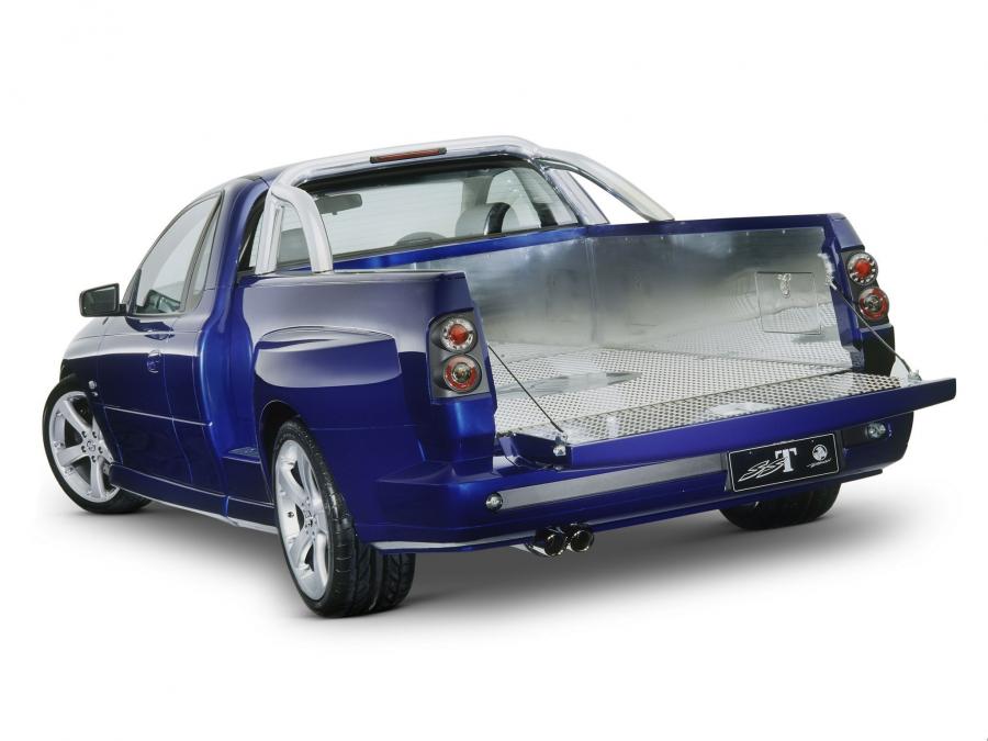  Holden SST Concept 2004 года  (фото 2 из 7)
